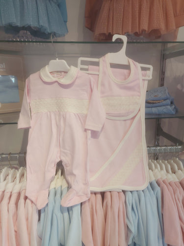 NEW AW25 Pink Smocked Babygrow, bib and blanket Set 10105