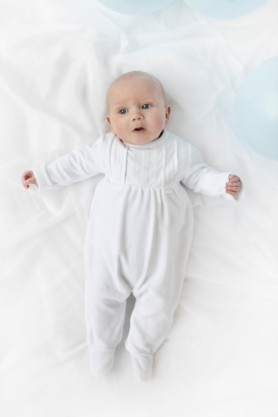 NEW AW25 Blues Baby White Unisex Velour Babygrow BB2073